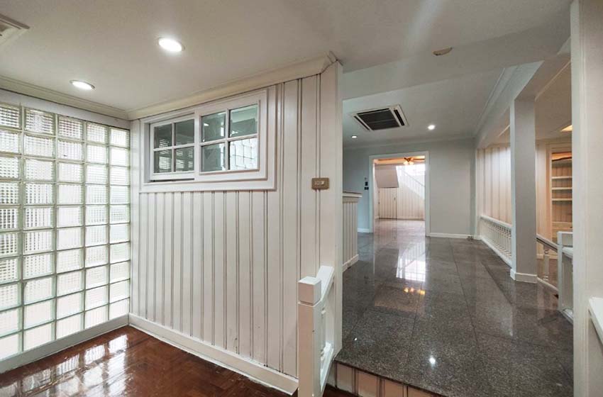 House with Shared Pool in Srinakarin 